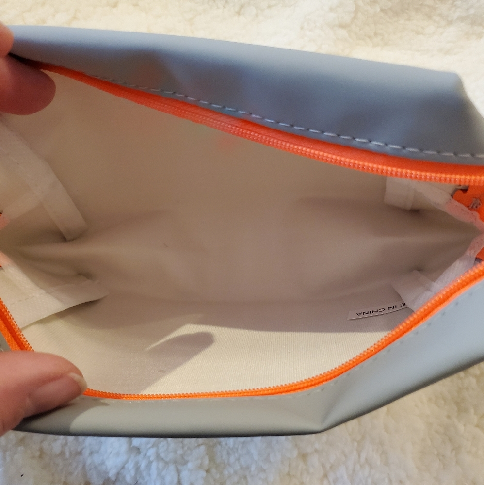 NEW Maybelline × Puma Makeup Bag NWOT - Picture 4 of 5